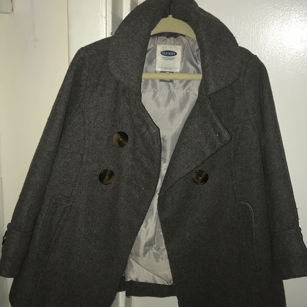 Warm pea coat for your little girl!🤶
